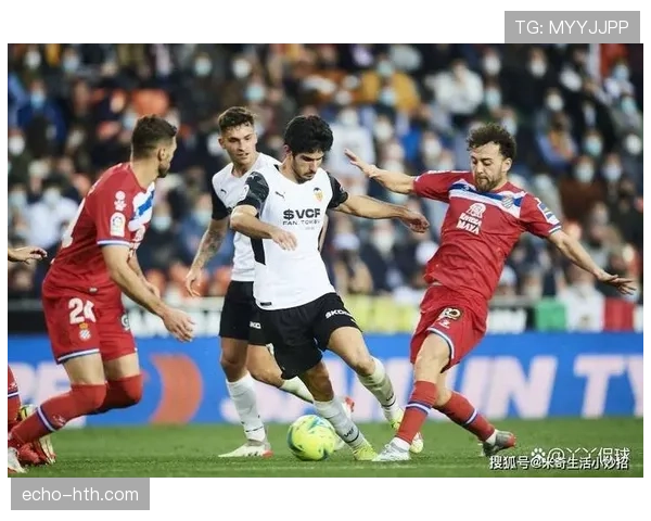 瓦伦西亚阵容深度凸显战术灵活性，新赛季前景被广泛看好